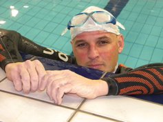 Dominique : la natation, ca ne vaut pas une bonne manucure